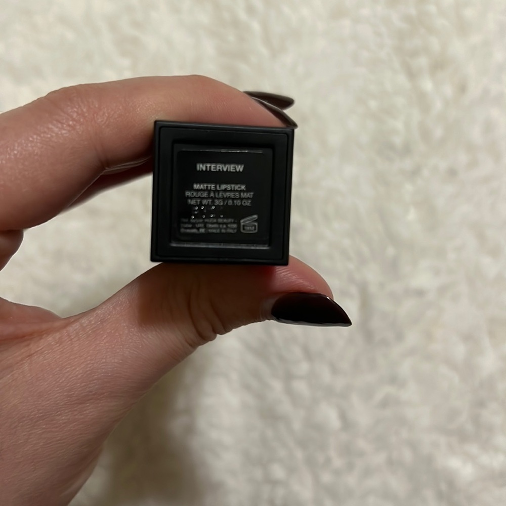 Huda Beauty Matte Lipstick in Interview - Picture 4 of 6